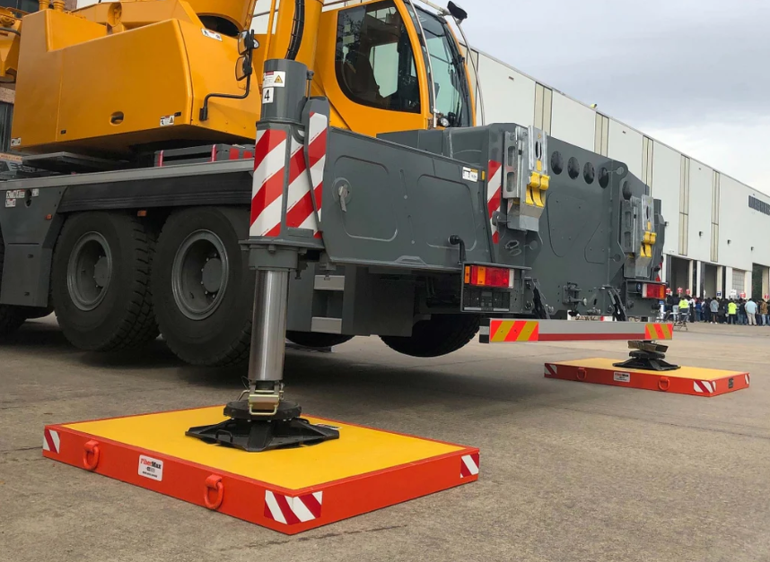 Outrigger Crane